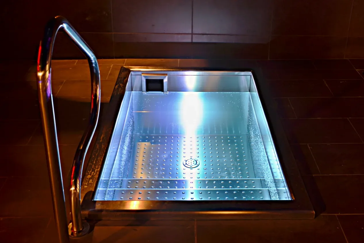 INBECA Piscina contraste termico Nuku Spa