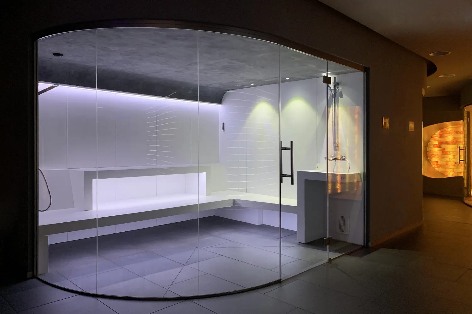 Baño turco o hammam solid surface, visita nuestro show room. 